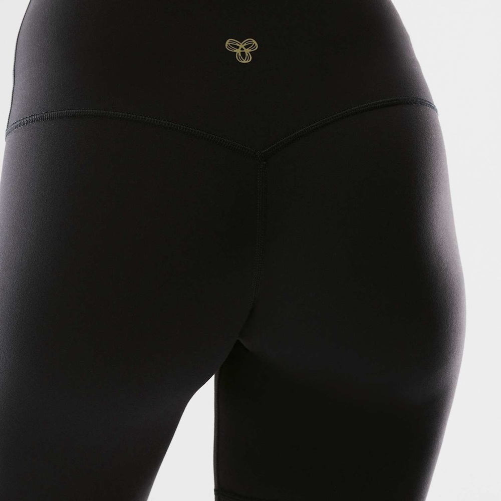 ❌SOLD❌Aritzia TNA highwaist biker shorts- BRAND NEW